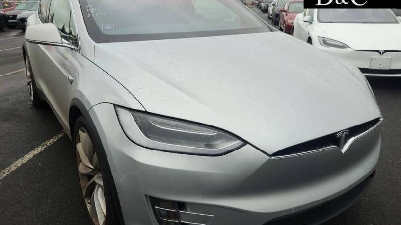 TESLA MODEL X 2017 5YJXCBE2XHF072820 image